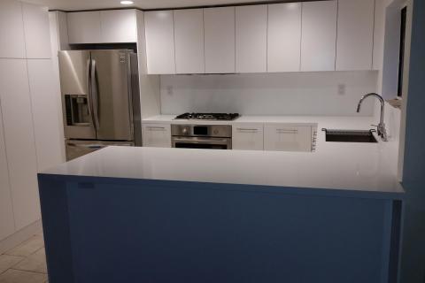 Beverly Hills - Apartment Kitchen