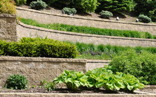 How to Build a Retaining Wall for a Gorgeous Backyard Design